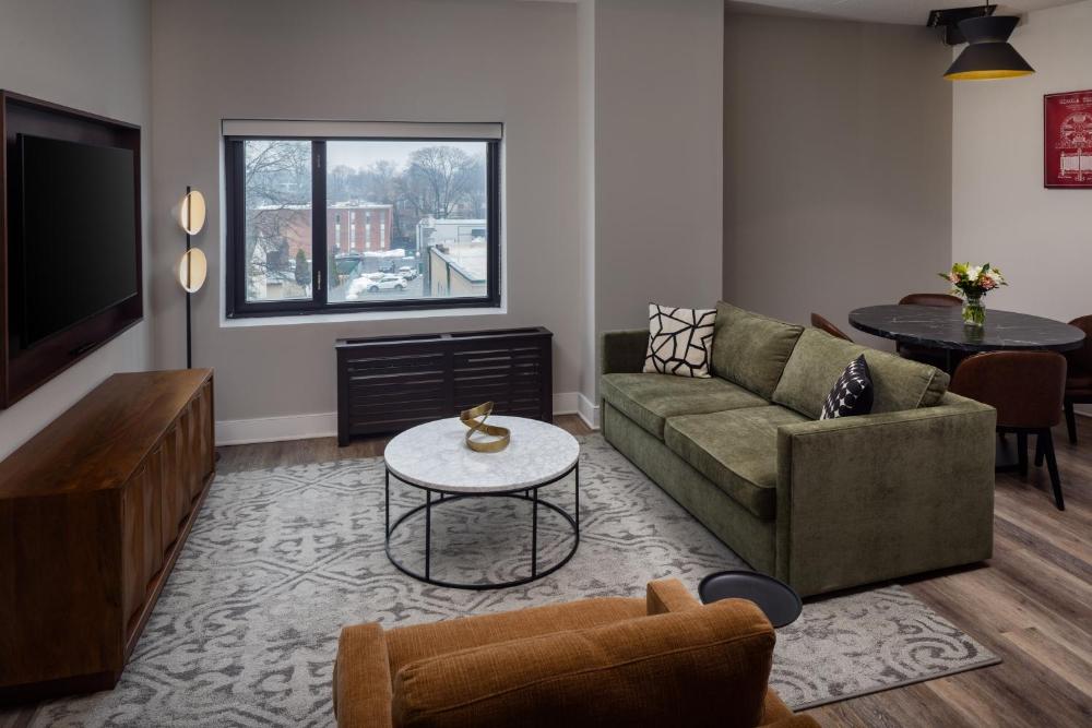Edison King Suite interior